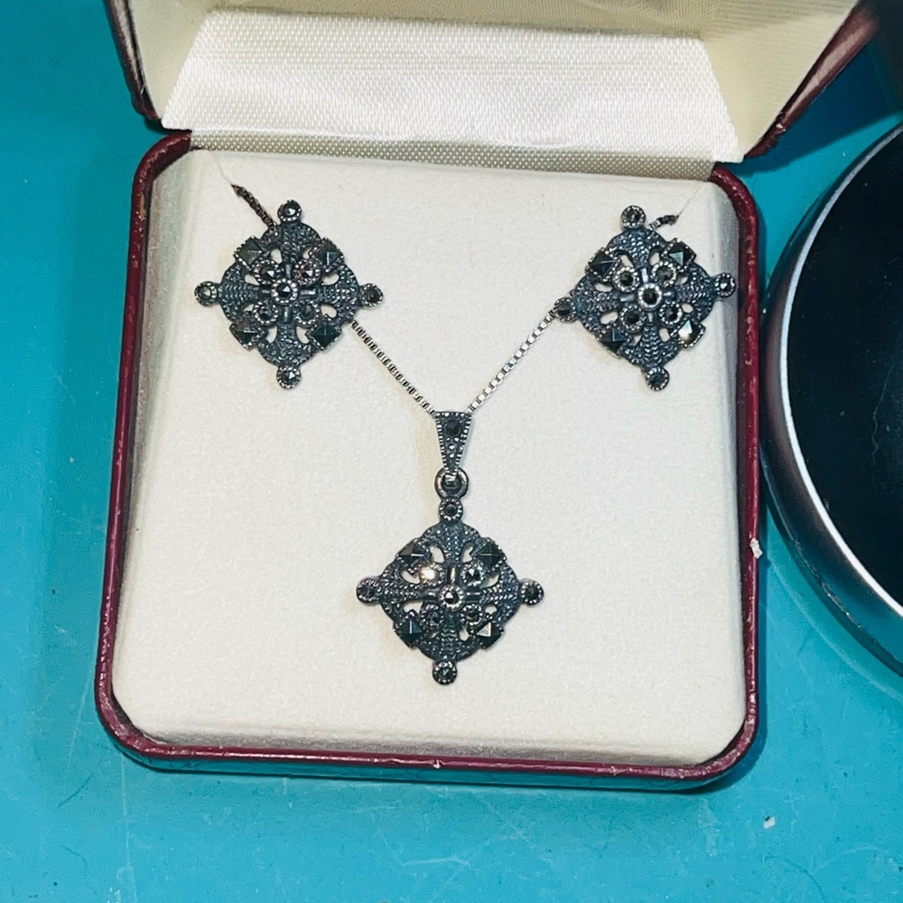LAST CHANCE!!! Elegant Sterling Silver Jewelry Set